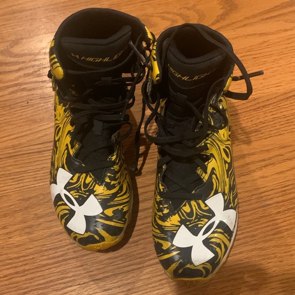 Yellow Black Underarmour kids hightop Cleats size 4 - Picture 3 of 3